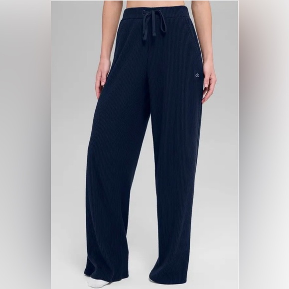 ALO Yoga Pants - ALO YOGA Muse Wide Leg Pants in Navy Size Medium  NWT
